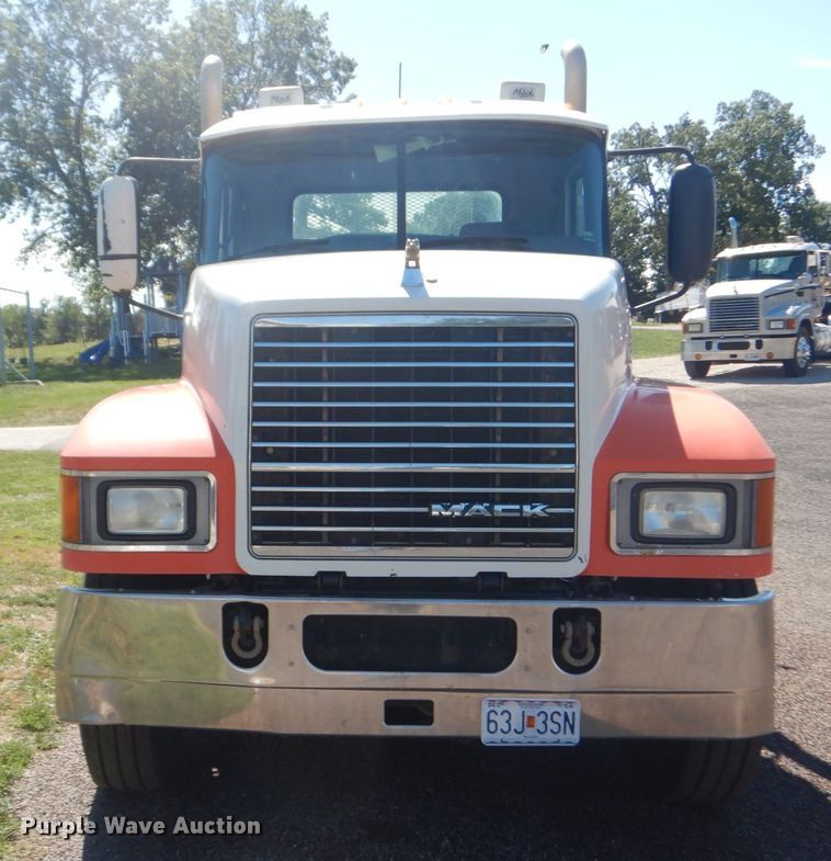 image for item JG9124 2012 Mack CHU600  semi truck