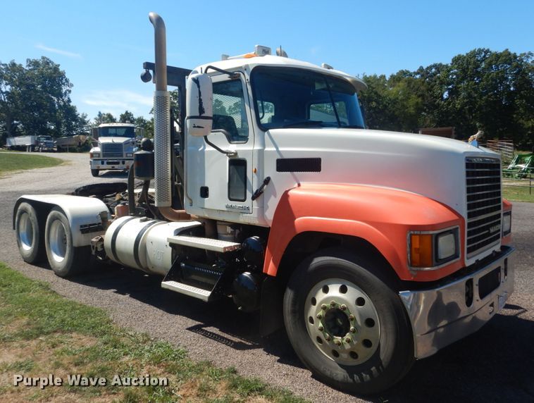 image for item JG9124 2012 Mack CHU600  semi truck