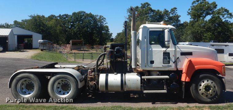 image for item JG9124 2012 Mack CHU600  semi truck