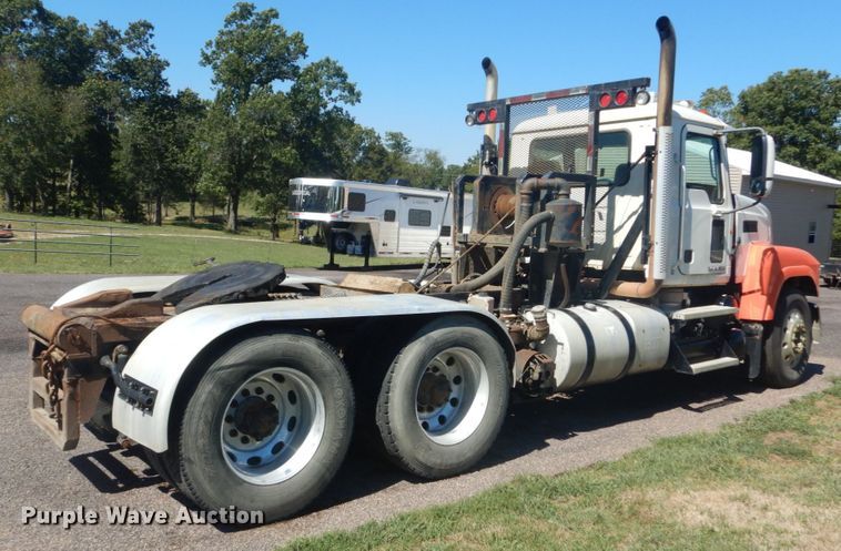 image for item JG9124 2012 Mack CHU600  semi truck