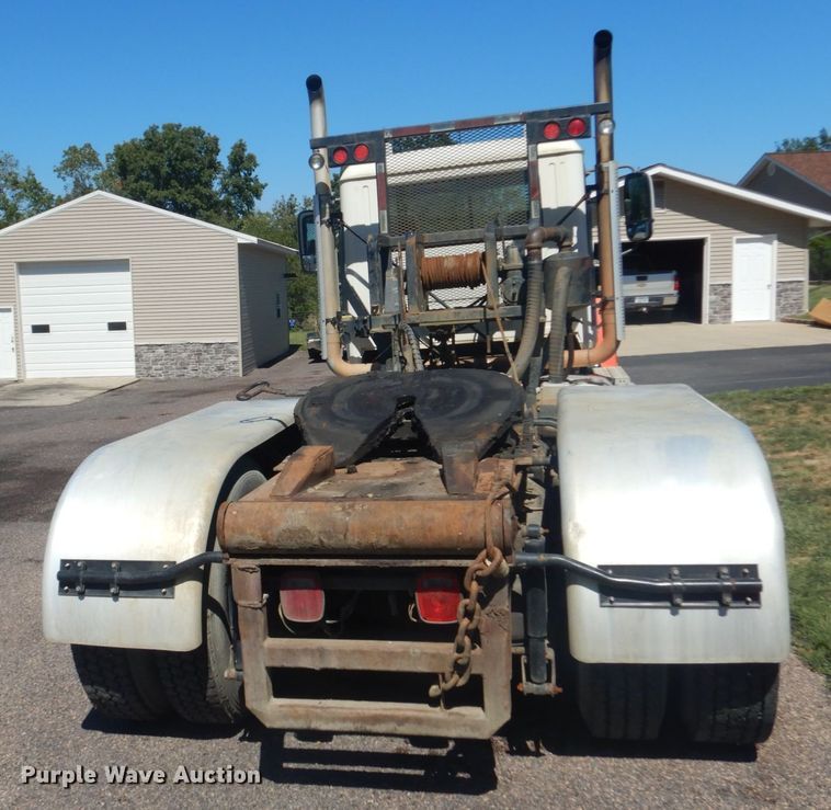 image for item JG9124 2012 Mack CHU600  semi truck