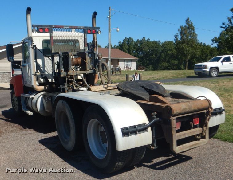 image for item JG9124 2012 Mack CHU600  semi truck