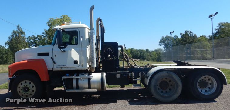 image for item JG9124 2012 Mack CHU600  semi truck