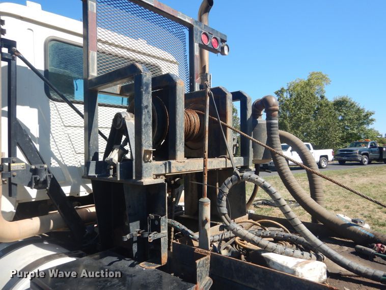 image for item JG9124 2012 Mack CHU600  semi truck