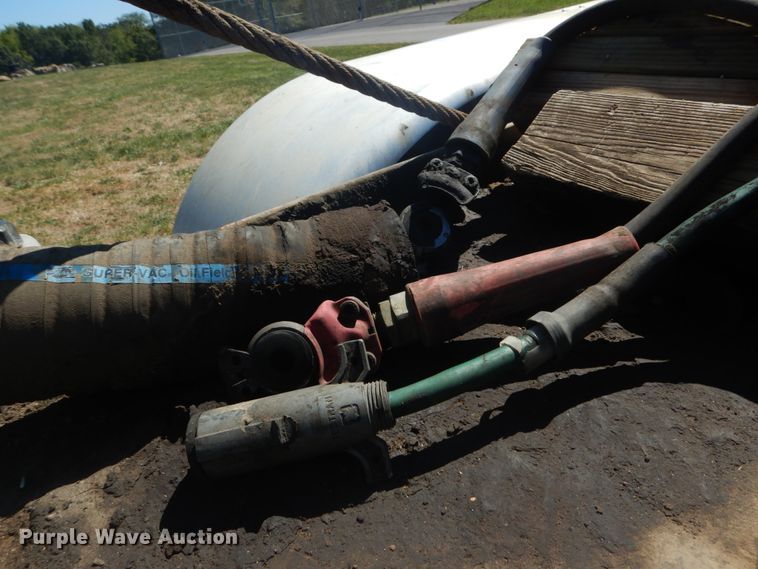 image for item JG9124 2012 Mack CHU600  semi truck