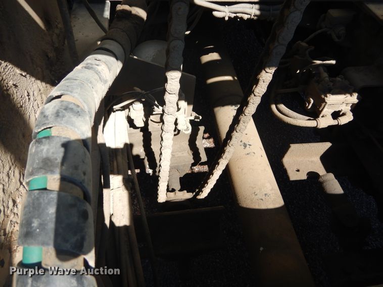 image for item JG9124 2012 Mack CHU600  semi truck