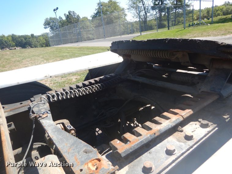 image for item JG9124 2012 Mack CHU600  semi truck