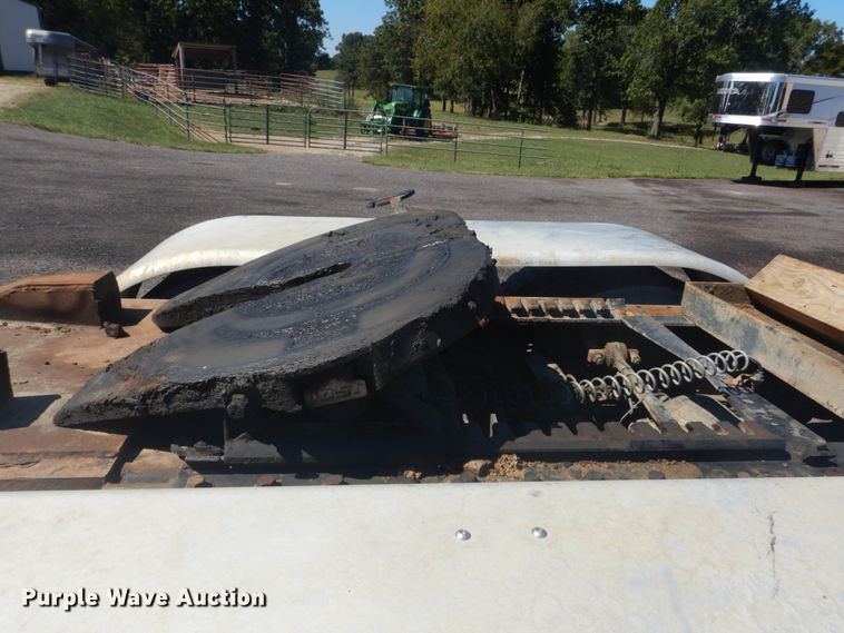 image for item JG9124 2012 Mack CHU600  semi truck