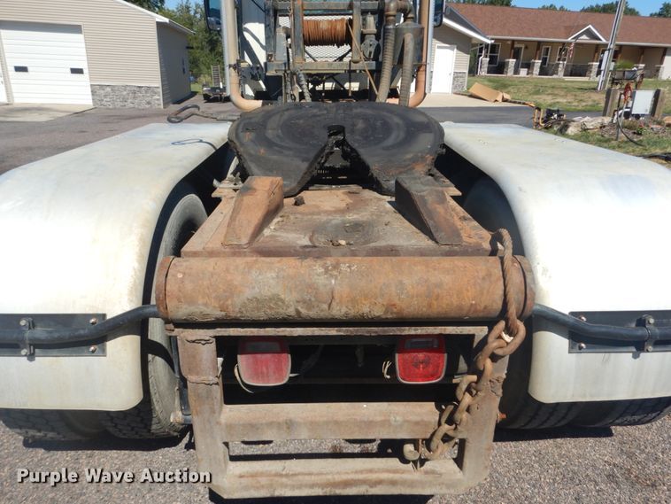 image for item JG9124 2012 Mack CHU600  semi truck