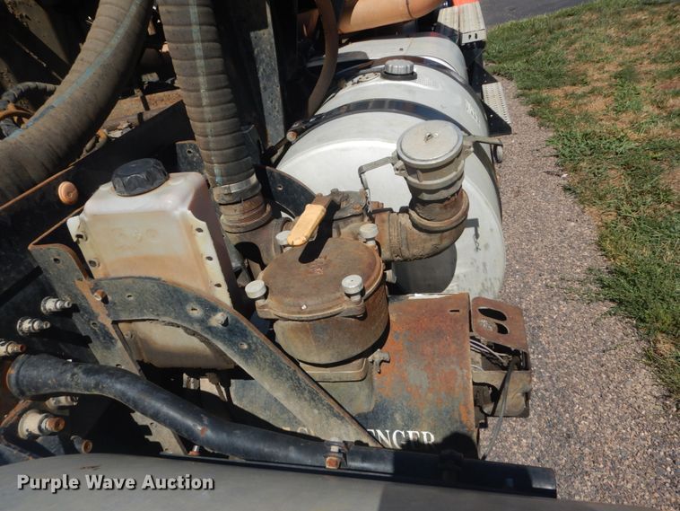 image for item JG9124 2012 Mack CHU600  semi truck