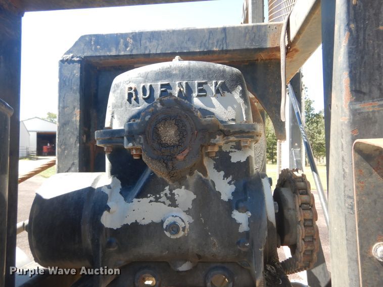 image for item JG9124 2012 Mack CHU600  semi truck