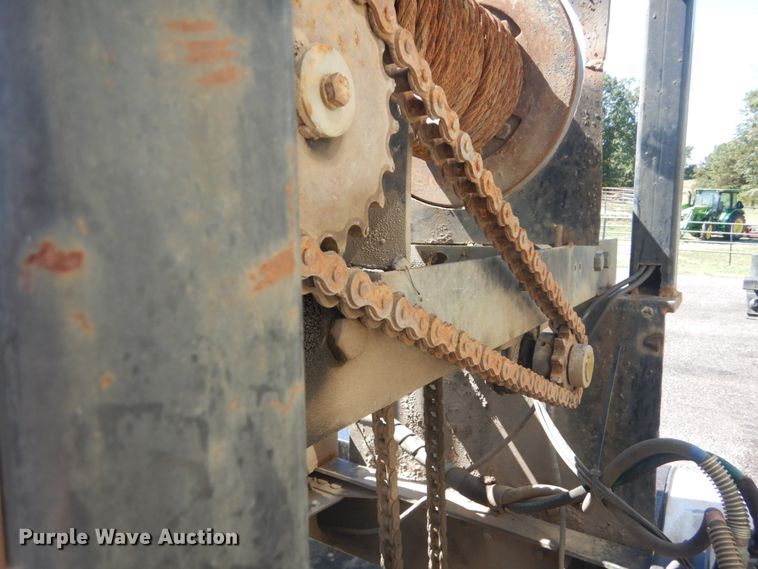 image for item JG9124 2012 Mack CHU600  semi truck