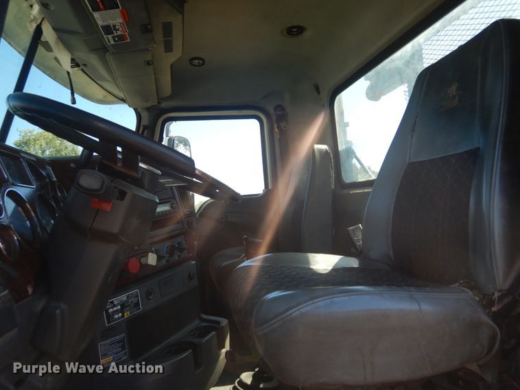 image for item JG9124 2012 Mack CHU600  semi truck