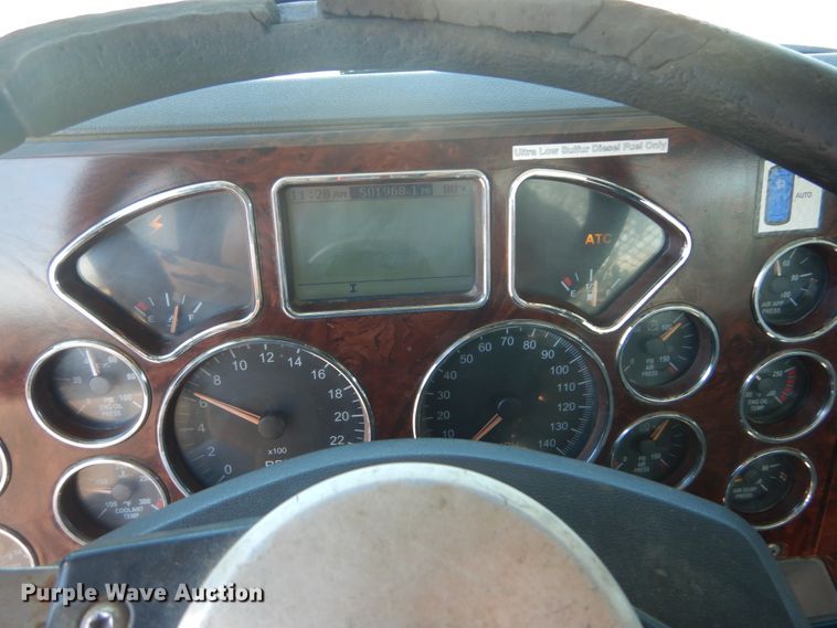 image for item JG9124 2012 Mack CHU600  semi truck