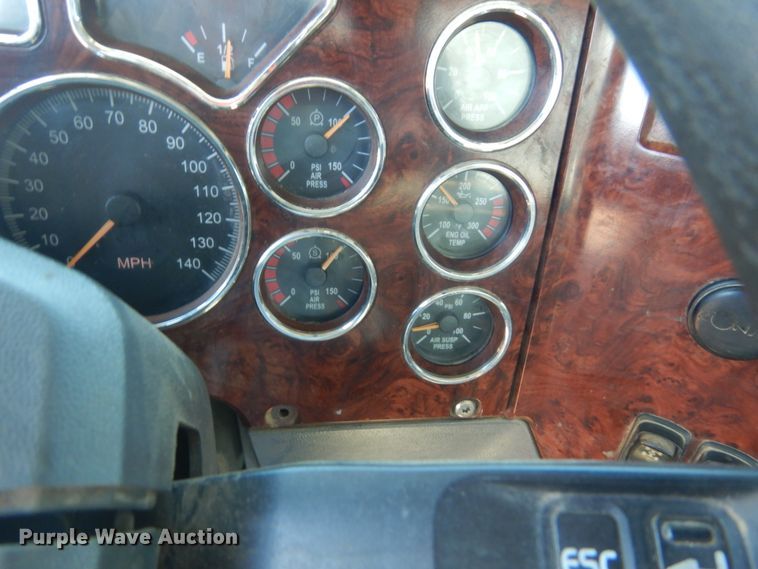 image for item JG9124 2012 Mack CHU600  semi truck