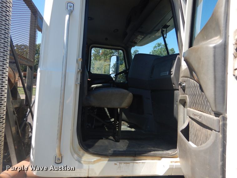 image for item JG9124 2012 Mack CHU600  semi truck