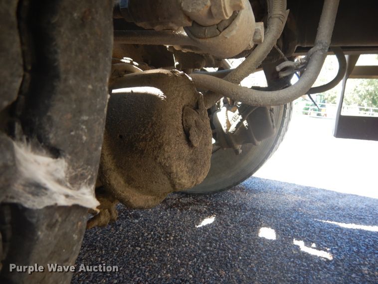 image for item JG9124 2012 Mack CHU600  semi truck