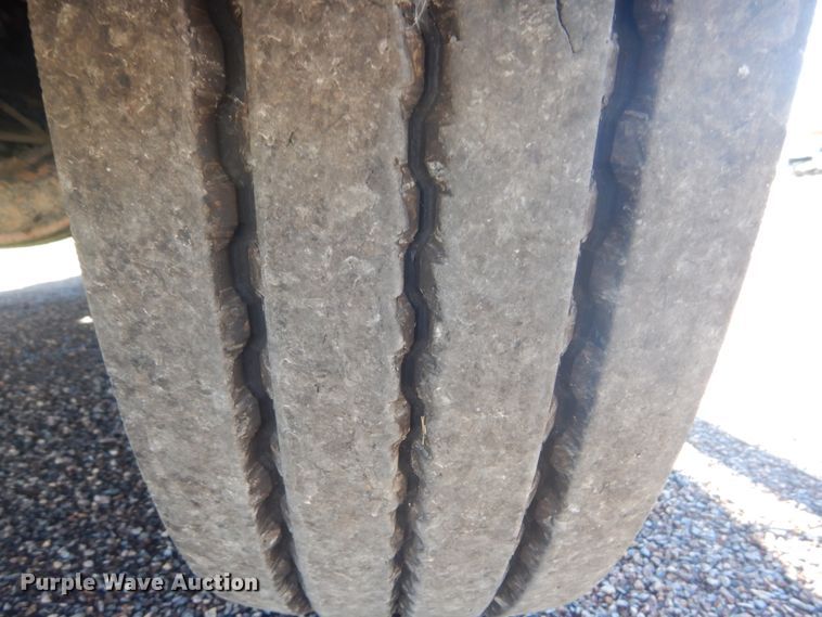 image for item JG9124 2012 Mack CHU600  semi truck