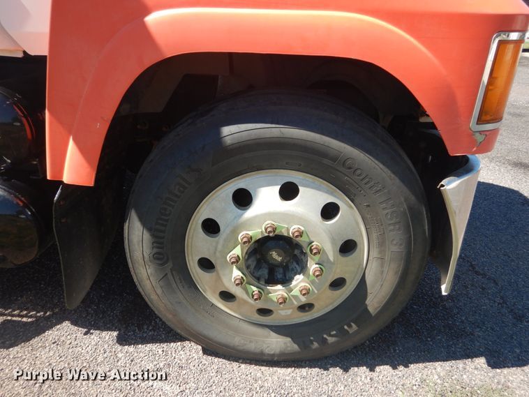 image for item JG9124 2012 Mack CHU600  semi truck