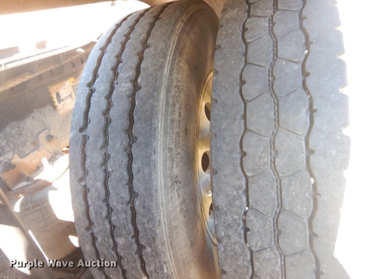 image for item JG9124 2012 Mack CHU600  semi truck