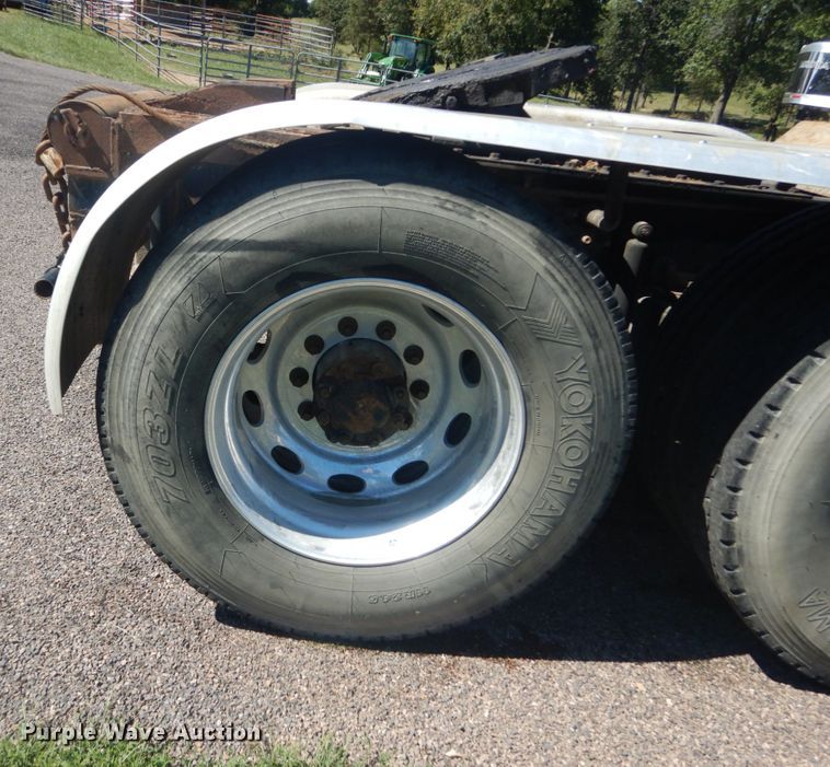 image for item JG9124 2012 Mack CHU600  semi truck