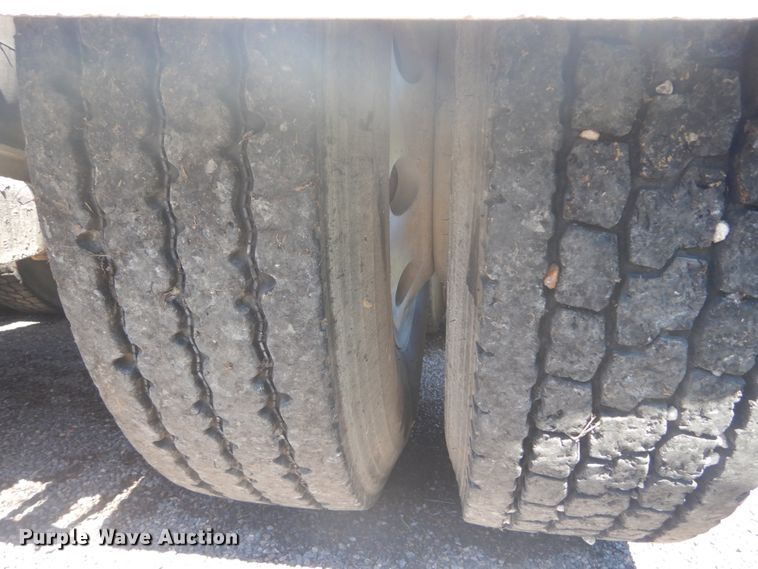 image for item JG9124 2012 Mack CHU600  semi truck