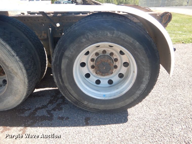 image for item JG9124 2012 Mack CHU600  semi truck