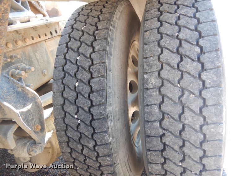 image for item JG9124 2012 Mack CHU600  semi truck