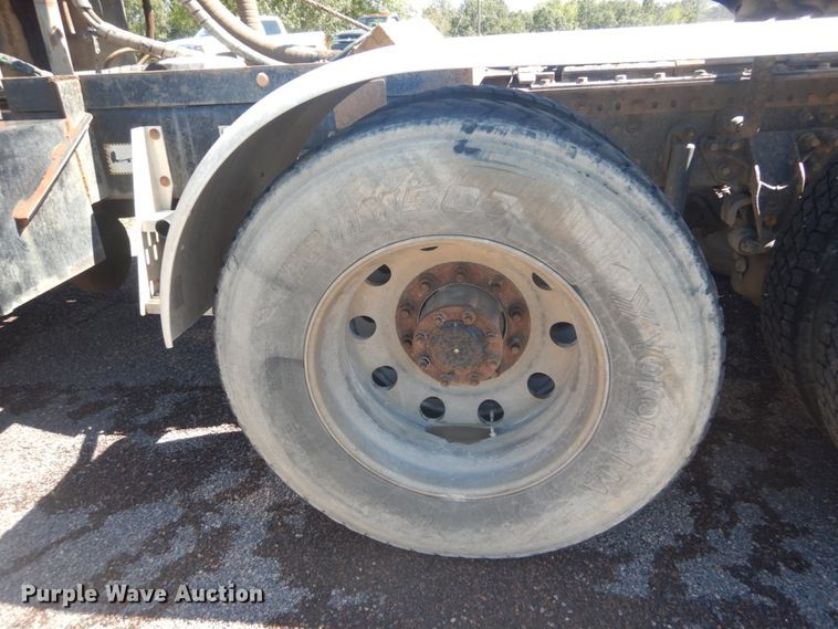 image for item JG9124 2012 Mack CHU600  semi truck