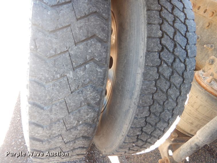 image for item JG9124 2012 Mack CHU600  semi truck