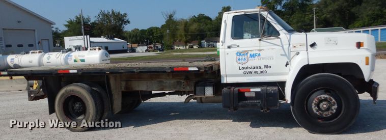 image for item JG9144 1987 Ford F700  flatbed truck