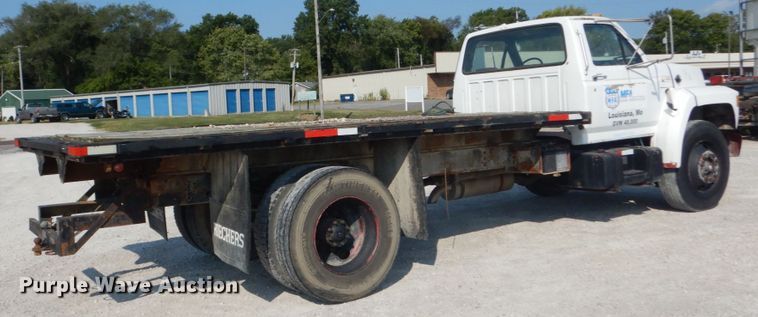 image for item JG9144 1987 Ford F700  flatbed truck