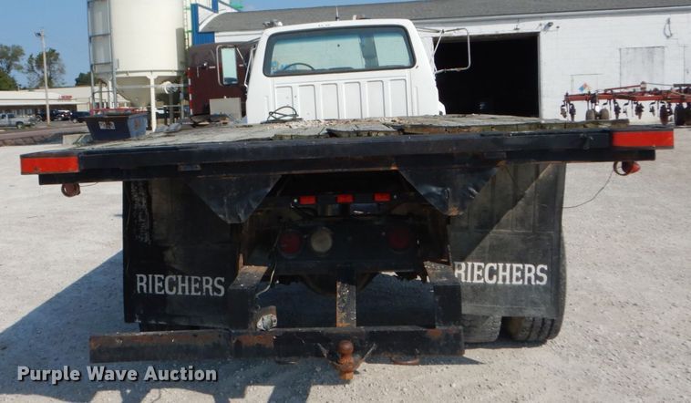 image for item JG9144 1987 Ford F700  flatbed truck