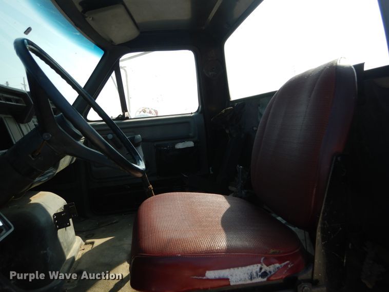 image for item JG9144 1987 Ford F700  flatbed truck