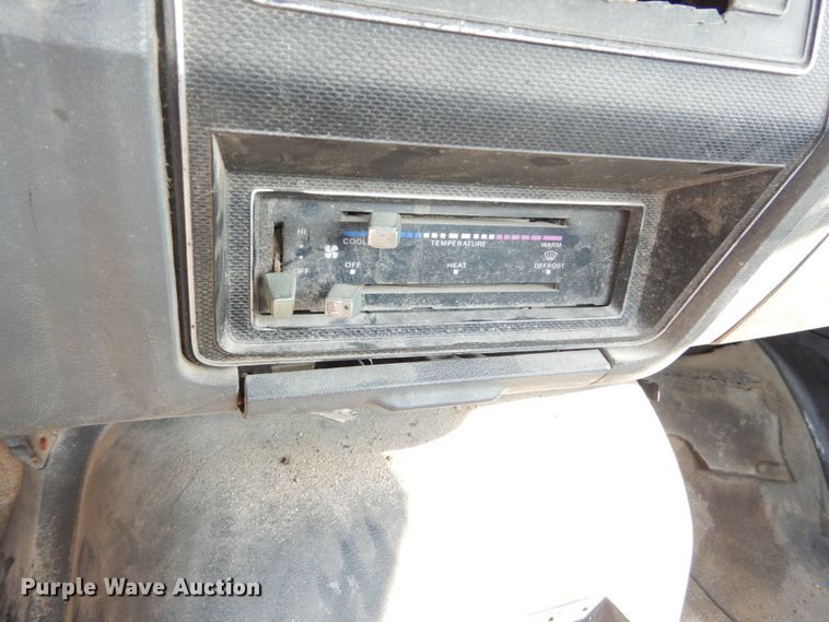 image for item JG9144 1987 Ford F700  flatbed truck