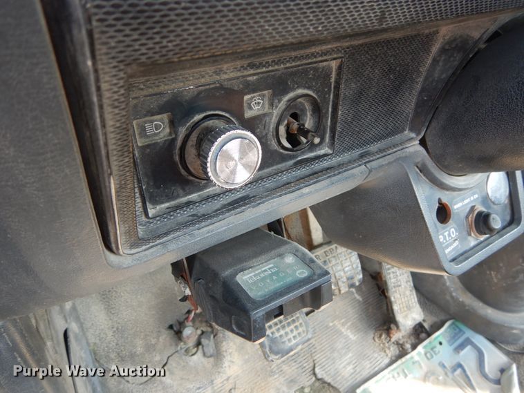 image for item JG9144 1987 Ford F700  flatbed truck