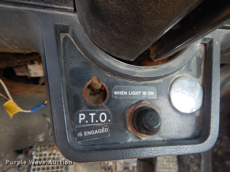 image for item JG9144 1987 Ford F700  flatbed truck