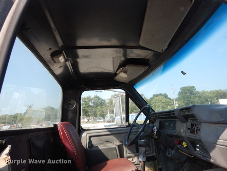 image for item JG9144 1987 Ford F700  flatbed truck