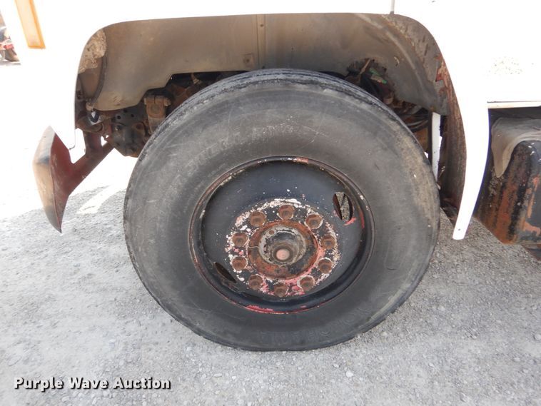 image for item JG9144 1987 Ford F700  flatbed truck