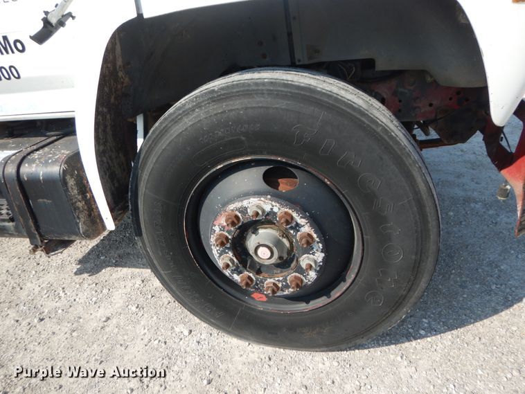 image for item JG9144 1987 Ford F700  flatbed truck