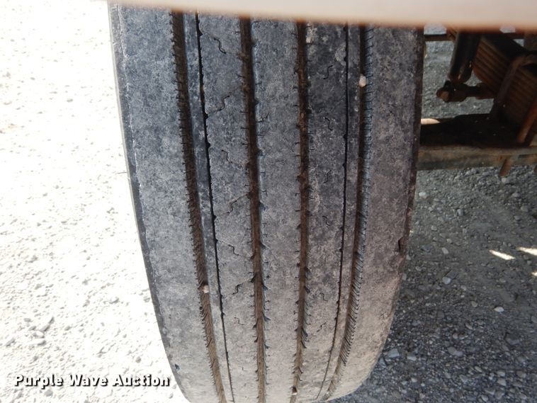 image for item JG9144 1987 Ford F700  flatbed truck