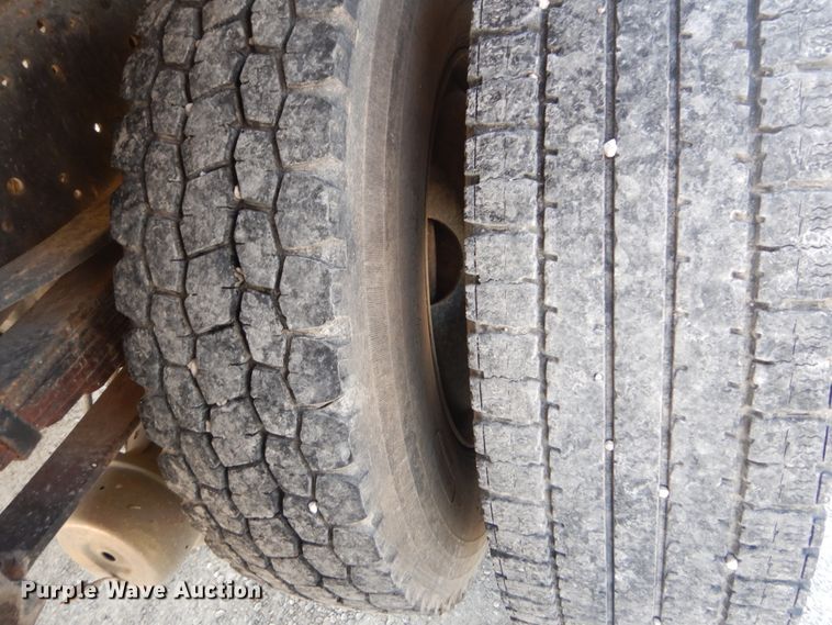 image for item JG9144 1987 Ford F700  flatbed truck