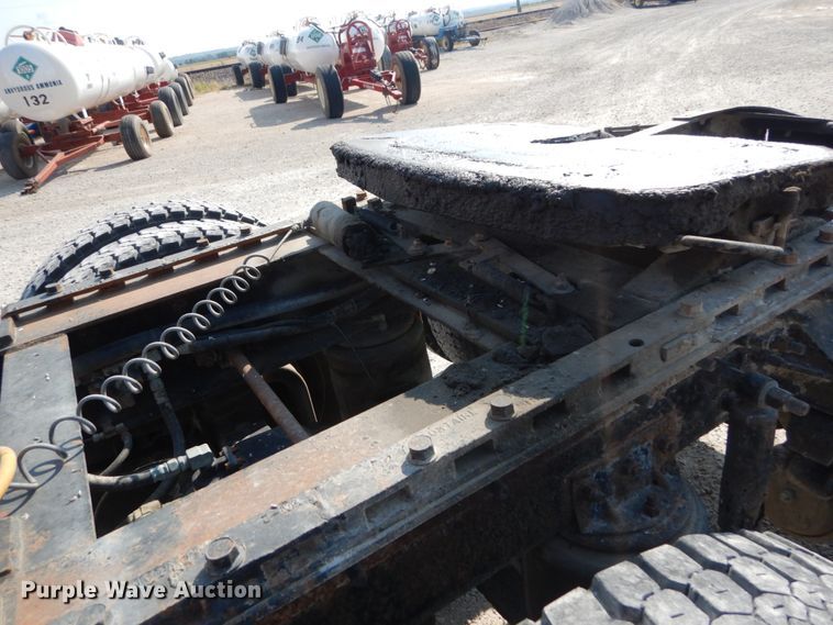 image for item JG9145 1999 Mack CH613  semi truck