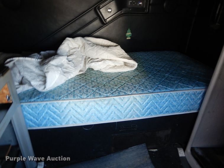 image for item JG9145 1999 Mack CH613  semi truck