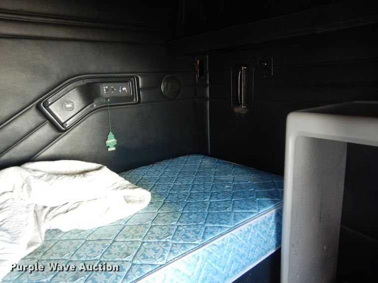 image for item JG9145 1999 Mack CH613  semi truck