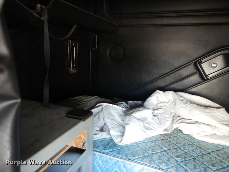 image for item JG9145 1999 Mack CH613  semi truck