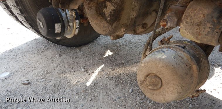 image for item JG9145 1999 Mack CH613  semi truck