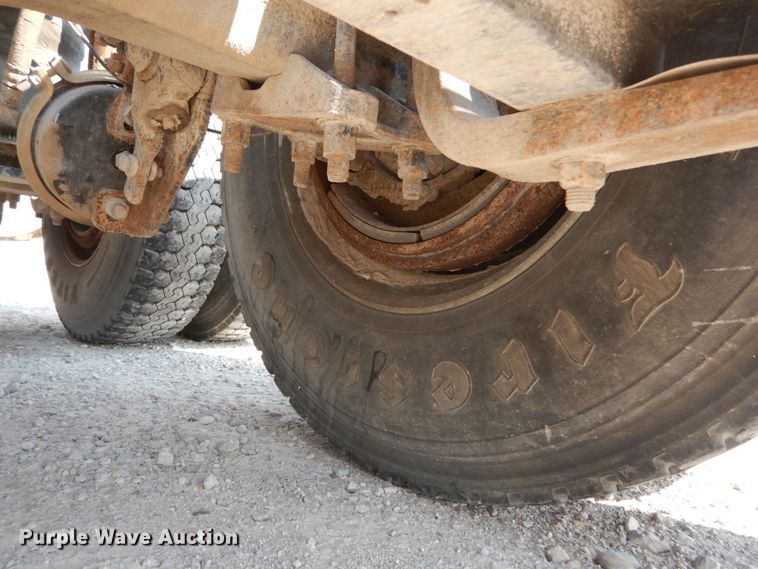 image for item JG9145 1999 Mack CH613  semi truck