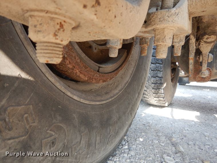 image for item JG9145 1999 Mack CH613  semi truck