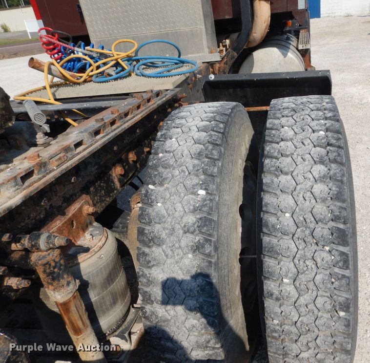 image for item JG9145 1999 Mack CH613  semi truck